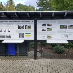 Schautafel informiert über das Kleingartenwesen in Braunschweig